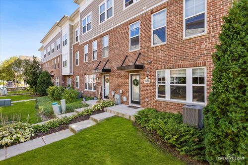 3570 Sawgrass Dr, Woodridge, IL, 60517-3900 | Card Image