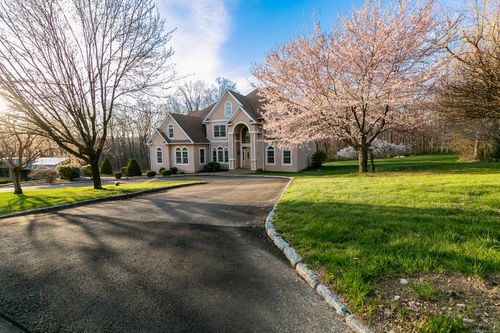 40 Nancy Dr, Monroe, CT, 06468-3217 | Card Image