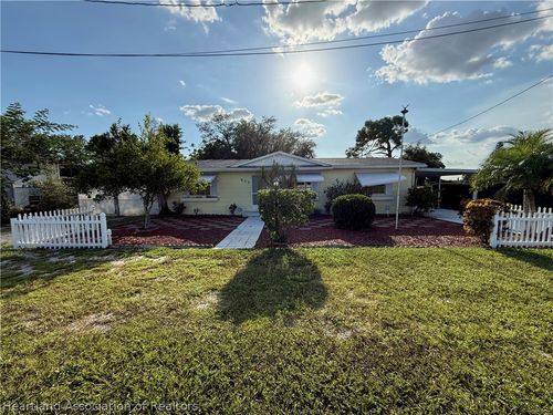647 Holmes Ave, Lake Placid, FL, 33852-6102 | Card Image