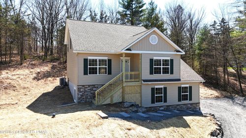 411 Pierce Ln, East Stroudsburg, PA, 18301-7972 | Card Image