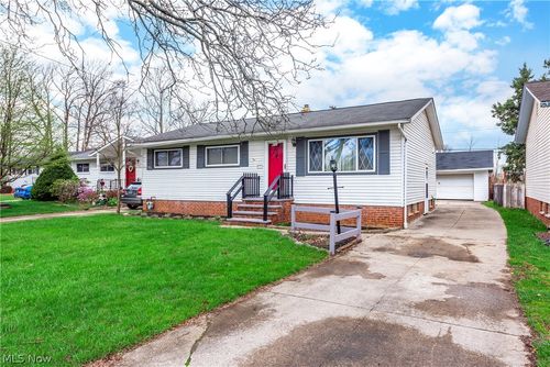 902 Colonel Dr, Cleveland, OH, 44109-3712 | Card Image