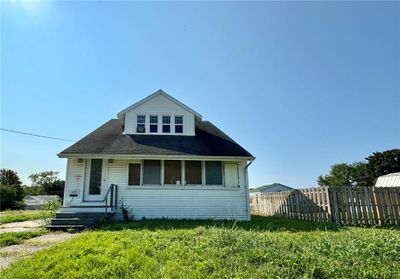 1005 Main Street, House other with 3 bedrooms, 1 bathrooms and null parking in Hoopeston IL | Image 1