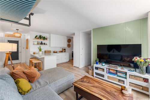 apt-25-920 Kaheka St, Honolulu, HI, 96814-2410 | Card Image