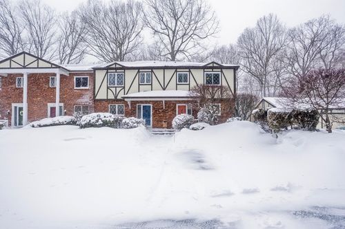 10-43 West Summitt St, South Hadley, MA, 01075 | Card Image