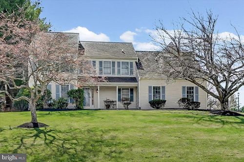 100 Trowbridge Ln, Downingtown, PA, 19335-4413 | Card Image