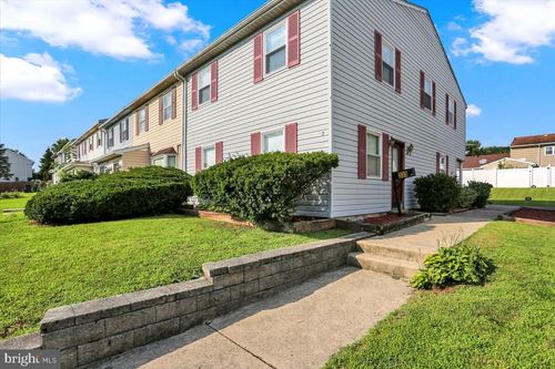 333 Blaker Dr, EAST GREENVILLE, PA, 18041-1717 | Card Image