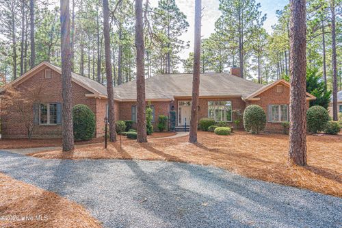 24 Strathaven Dr, Pinehurst, NC, 28374-9770 | Card Image