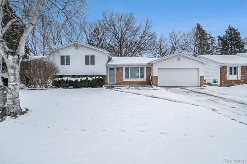 5023 Spring Well Ln, Grand Blanc, MI, 48439-4237 | Card Image