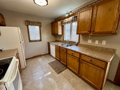 1409 15th Street Se, House other with 3 bedrooms, 1 bathrooms and null parking in Mandan ND | Image 3