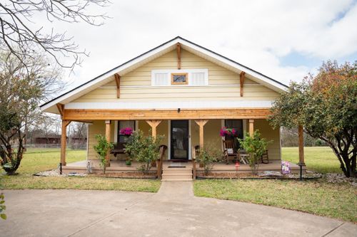 801 S Hall St, Ennis, TX, 75119-5621 | Card Image