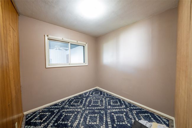Unfurnished room with carpet floors and baseboards | Image 18