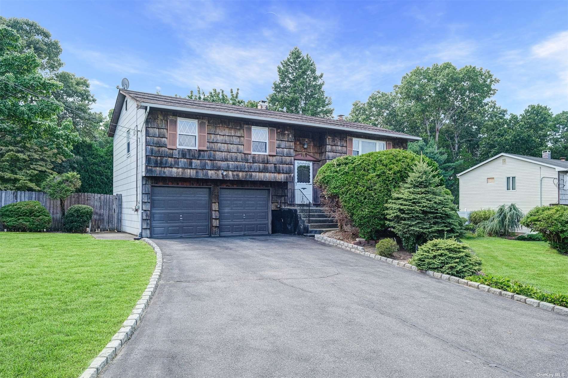 Avenue B , Ronkonkoma, NY 11779