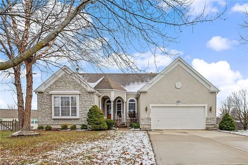 9205 N Campbell Ct, Kansas City, MO, 64155-3140 | Card Image