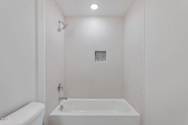 2nd fl Shower/Tub | Image 37