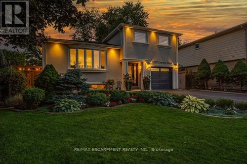 1482 Epping Rd, Burlington, ON, L7M1P4 | Card Image