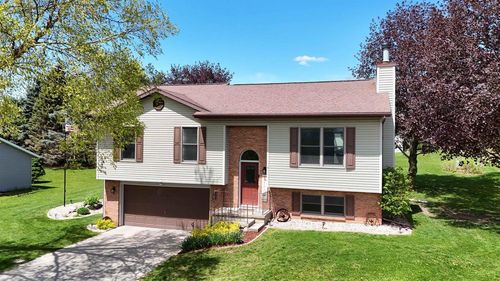 516 W Mohawk Trl, DEFOREST, WI, 53532-1073 | Card Image