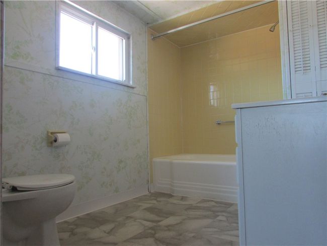 419 Chicora St, House other with 2 bedrooms, 2 bathrooms and 1 parking in East Mc Keesport PA | Image 12