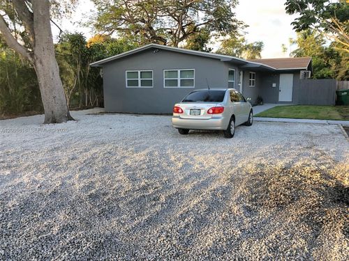 0-2465 Ne 183rd St, North Miami Beach, FL, 33160-2024 | Card Image