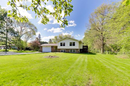 9505 Elm Ln, Crystal Lake, IL, 60014-4824 | Card Image