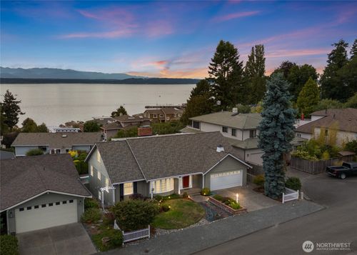 20215 24th Ave Nw, Shoreline, WA, 98177-2459 | Card Image