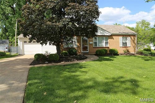 10501 Saint Michael Ln, Saint Ann, MO, 63074-2602 | Card Image