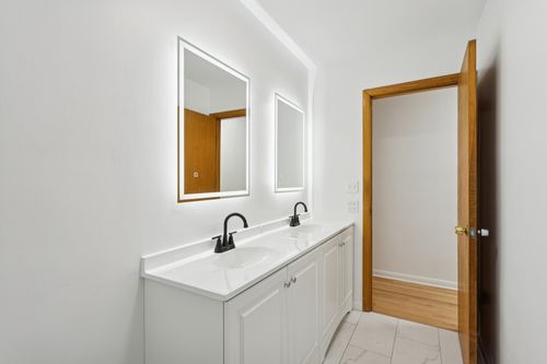 645 Justina St, Hinsdale, IL, 60521-2422 | Card Image