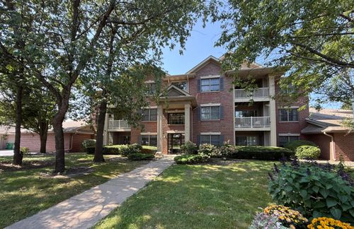 10404 White Oak Ln, Munster, IN, 46321-6800 | Card Image