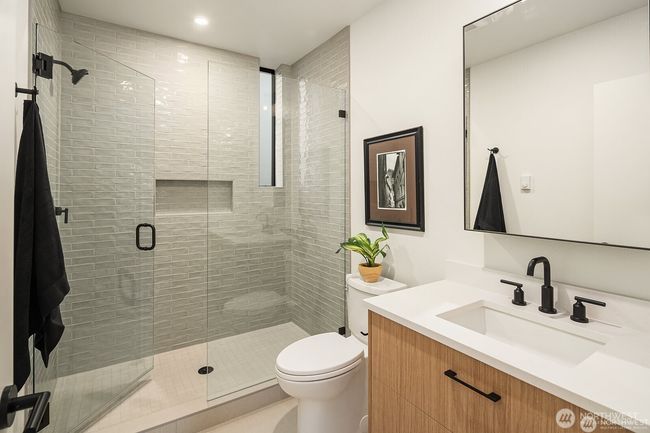 B - 2236 Fairview Ave E, Townhouse with 3 bedrooms, 4 bathrooms and null parking in Seattle WA | Image 9