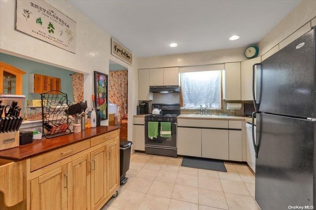 3 Netto Ln, House other with 4 bedrooms, 2 bathrooms and null parking in Plainview NY | Image 4