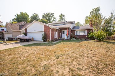 367 Loyola Drive, House other with 3 bedrooms, 2 bathrooms and null parking in Elyria OH | Image 2