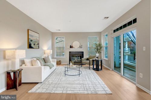 apt-q-4200 Mozart Brigade Ln, FAIRFAX, VA, 22033-3982 | Card Image