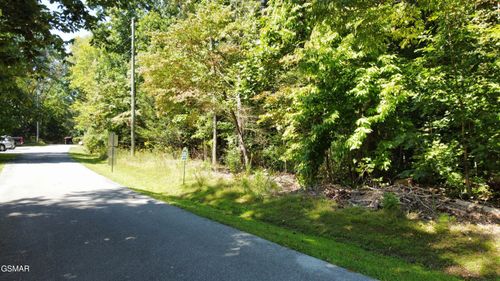 6 Saddle Brook Way, Sevierville, TN, 37862-8298 | Card Image