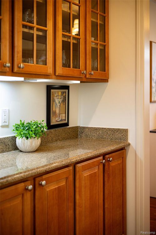 48502 Antique Rd, Canton, MI, 48187-5829 | Card Image