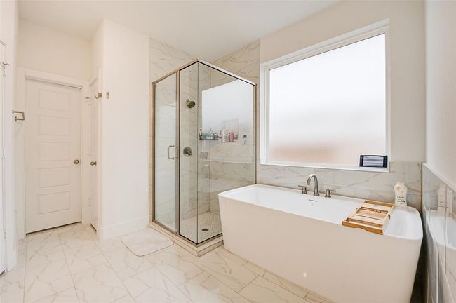 Primary Bathroom | Image 29