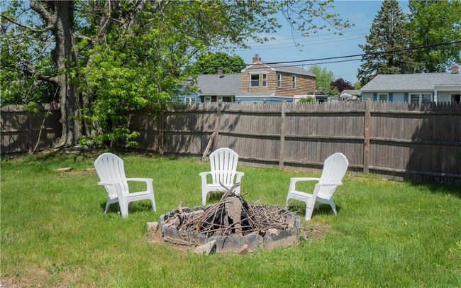 1560 W Main Rd, Home with 3 bedrooms, 1 bathrooms and 4 parking in Middletown RI | Image 32