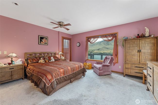 916 No See Um Rd, House other with 3 bedrooms, 3 bathrooms and 2 parking in Chelan WA | Image 17