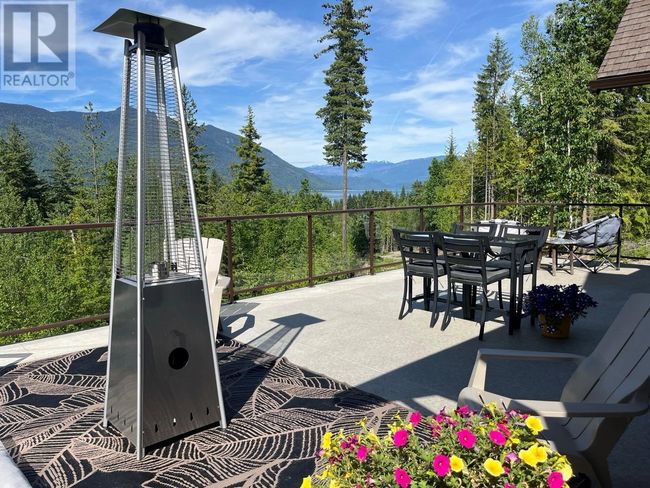 4784 Ivy Rd, House other with 5 bedrooms, 5 bathrooms and 5 parking in Eagle Bay BC | Image 4