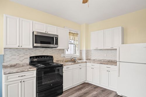 apt-2-100 N Franklin St, Holbrook, MA, 02343-1589 | Card Image