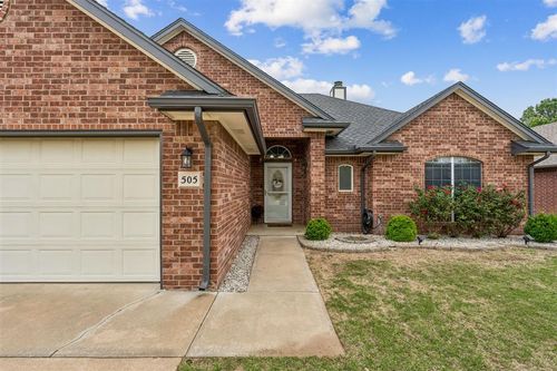 505 Oakdale Dr, Enid, OK, 73703-3848 | Card Image