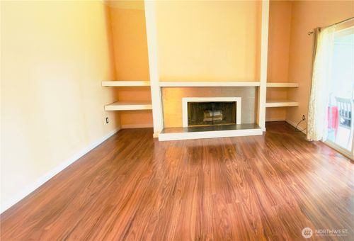 apt-c305-4717 W Lake Sammamish Pkwy Se, Issaquah, WA, 98027-9338 | Card Image