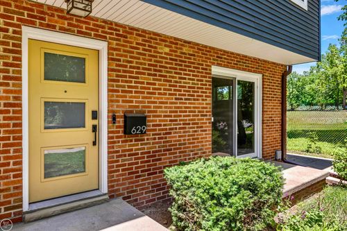 629 Brooks St, Ann Arbor, MI, 48103-3157 | Card Image