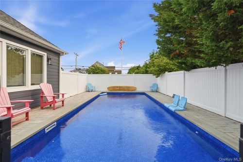 753 E Walnut St, Long Beach, NY, 11561-3833 | Card Image