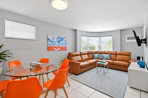 2h-3030 Collins Ave, Miami Beach, FL, 33140 | Card Image