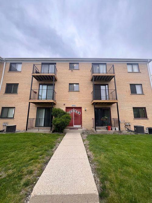 b-9360 Hamilton Ct, Des Plaines, IL, 60016-1639 | Card Image