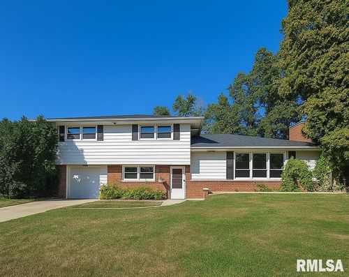 2823 W Greenbrier Ln, Peoria, IL, 61614-3241 | Card Image