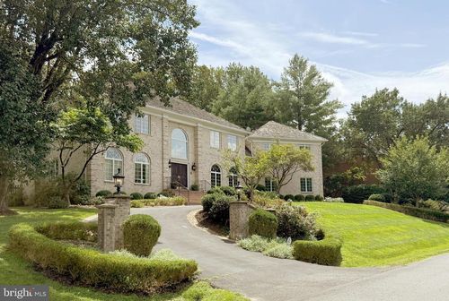 8013 Greenwich Woods Dr, MCLEAN, VA, 22102-1332 | Card Image