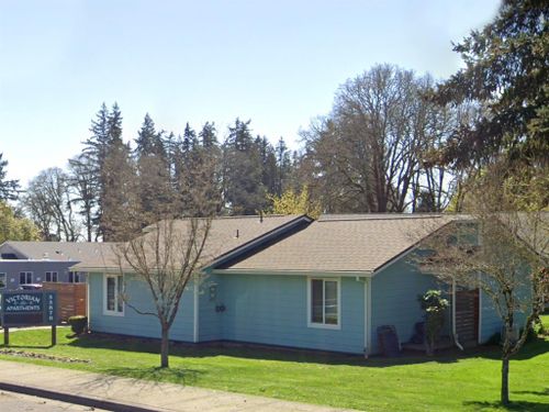 33878 E Columbia Ave, Scappoose, OR, 97056-3300 | Card Image