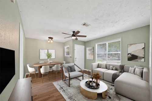 702 S Holmes St, La Porte, TX, 77571-5831 | Card Image