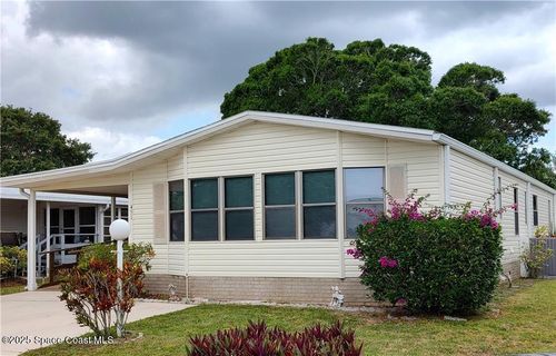 451 Papaya Cir, Sebastian, FL, 32976-6852 | Card Image