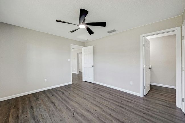 212 S Walnut Ave, House other with 3 bedrooms, 2 bathrooms and 2 parking in Luling TX | Image 18